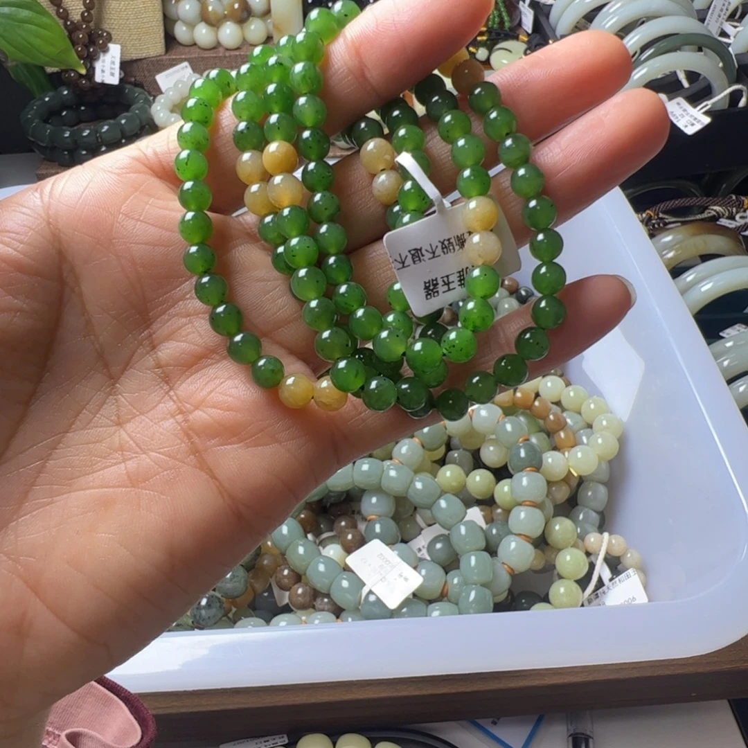 麦***…和田玉（糖玉）未镶嵌手链