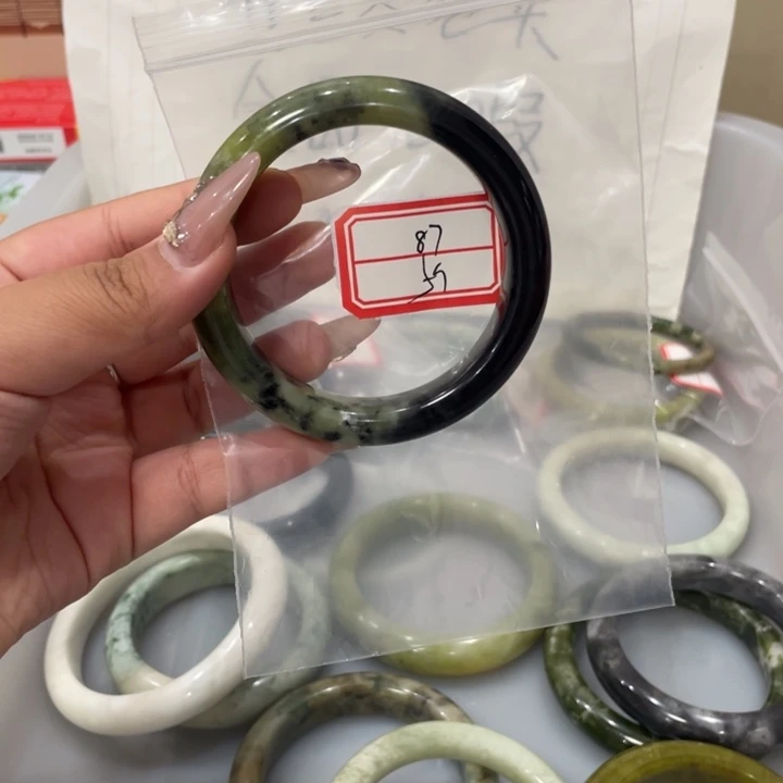 未镶嵌蛇纹石玉手镯
