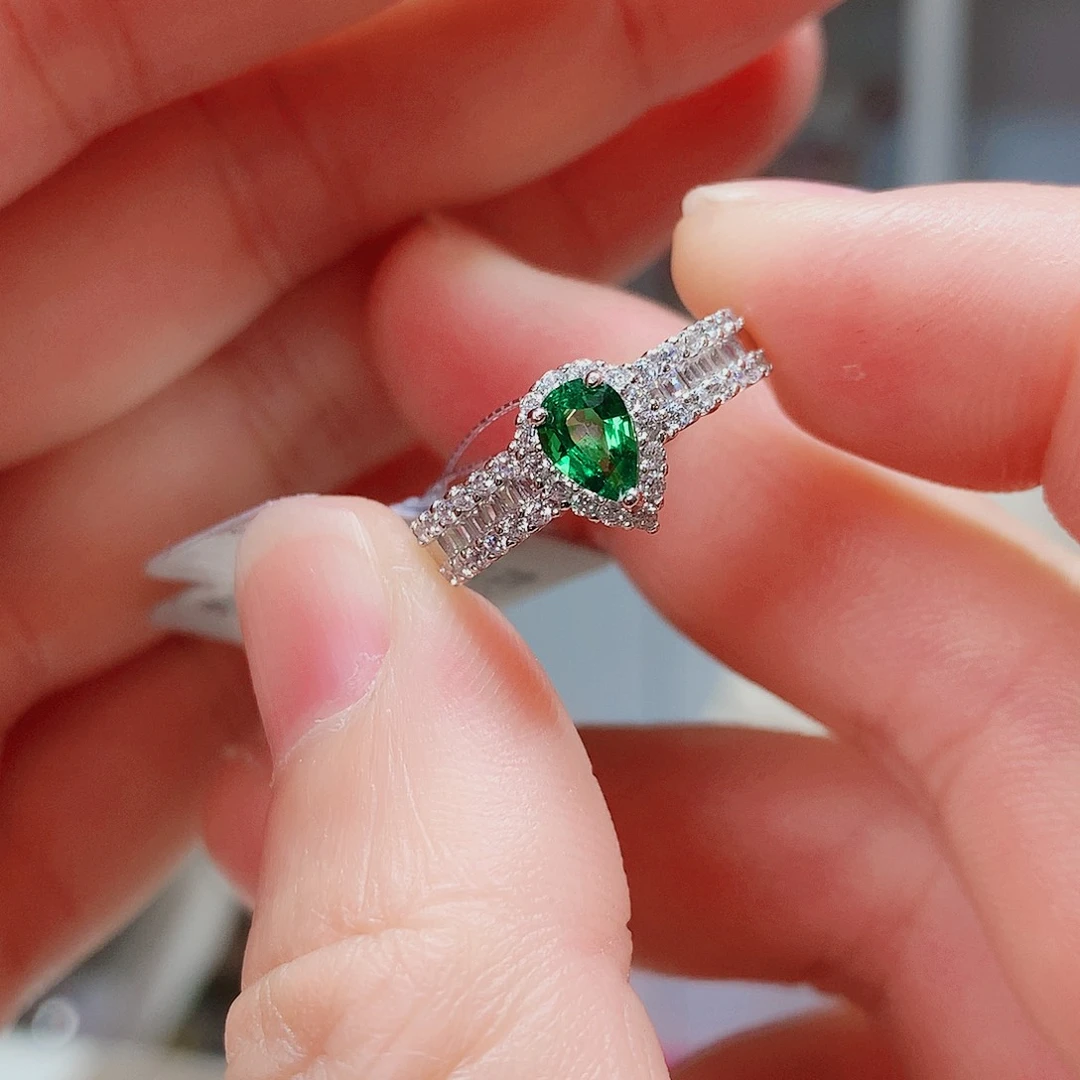 银S925镶嵌戒指石榴石（沙弗莱）