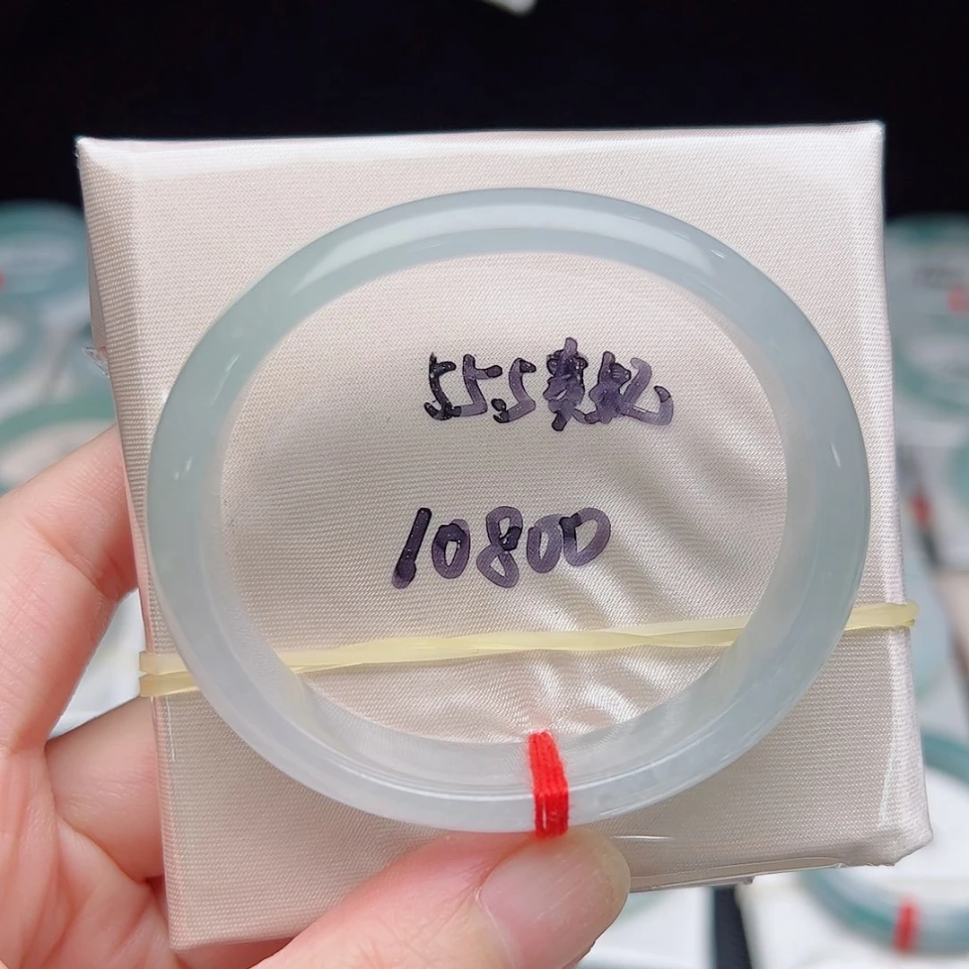未镶嵌手镯（贵妃镯）翡翠