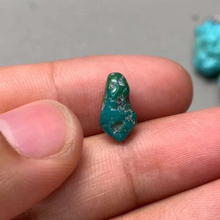 绿松石未镶嵌颈饰