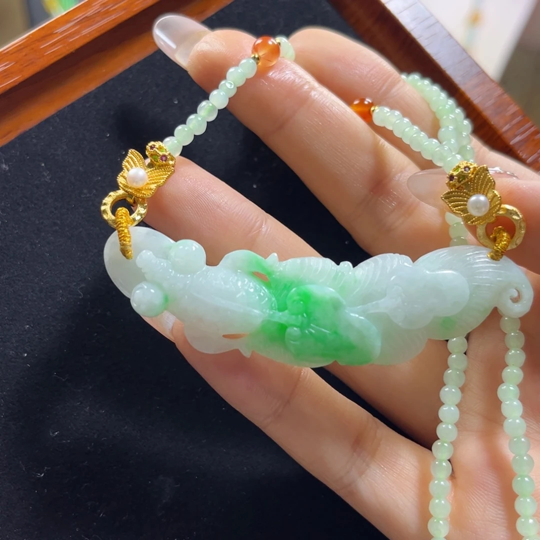 翡翠未镶嵌毛衣链锦鲤