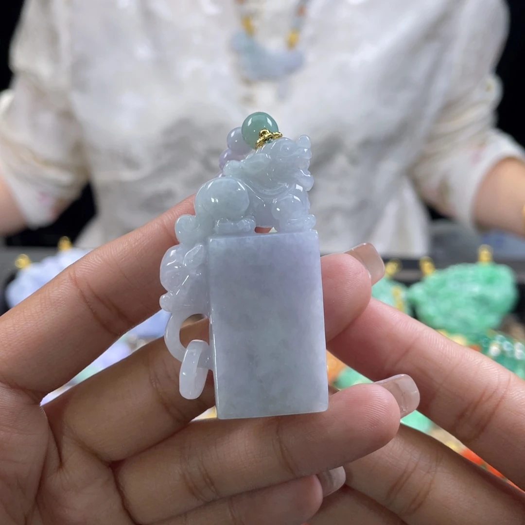 翡翠颈饰未镶嵌正*代编织