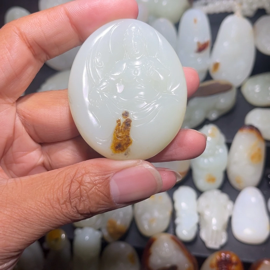 随***流和田玉未镶嵌颈饰