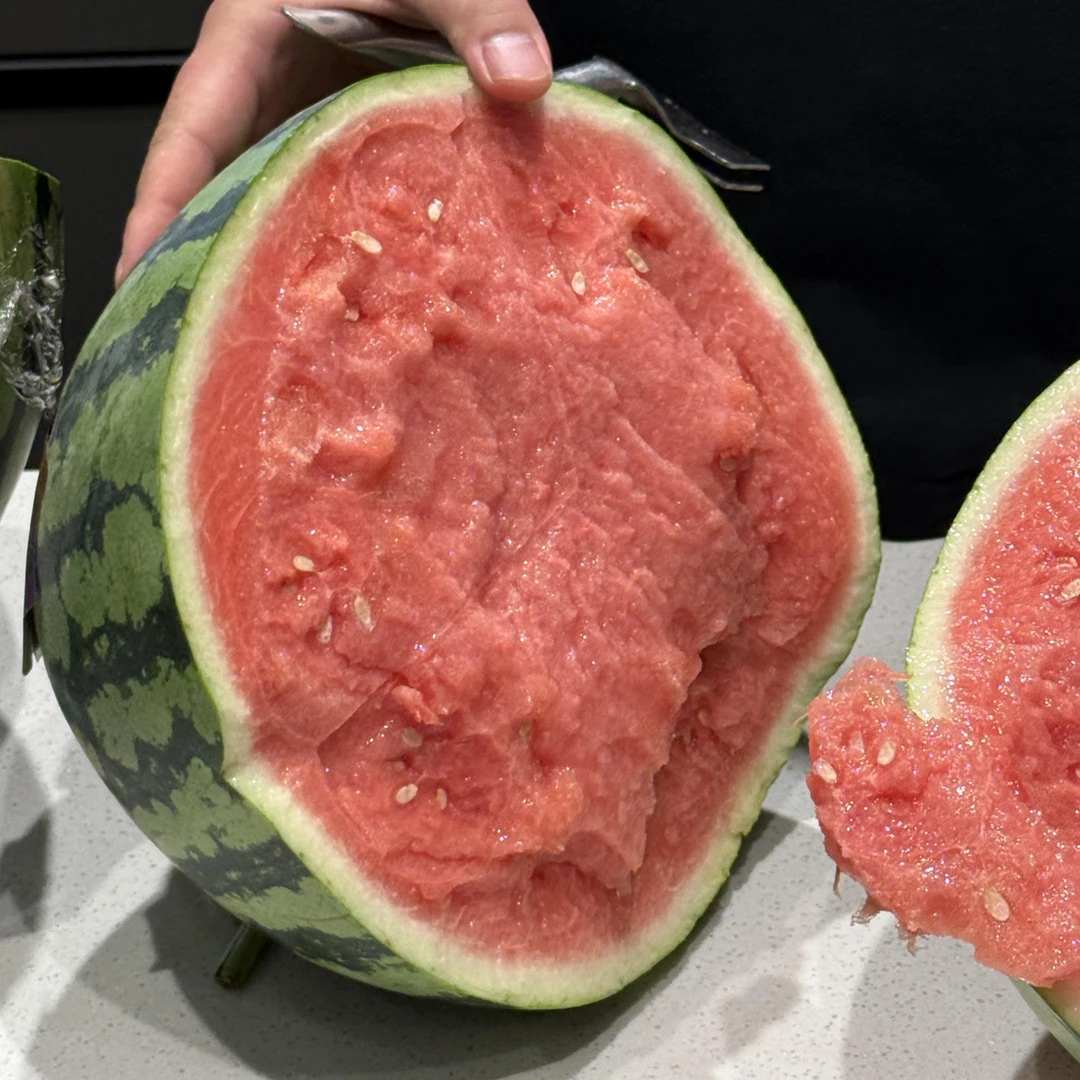 江苏麒麟瓜有籽黑籽新鲜薄皮农家种植整果现称2.5一斤江苏省