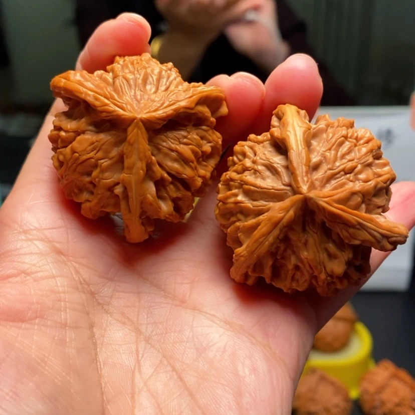 【闪购商品】把件桃核黄****计3号三棱子，