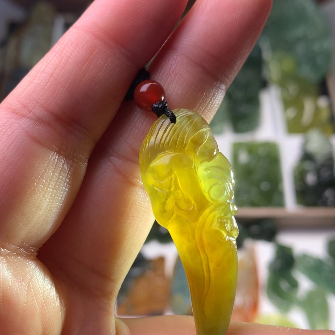 蛇纹石玉未镶嵌挂件龙牙