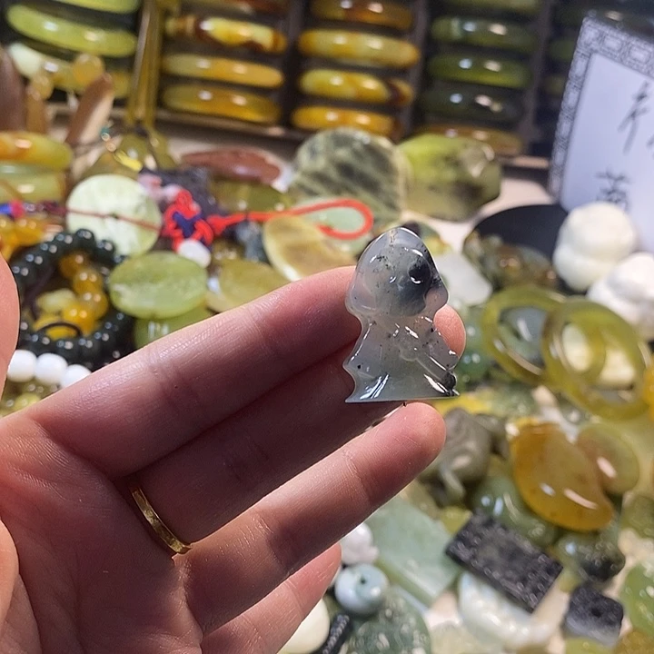 蛇纹石玉未镶嵌颈饰