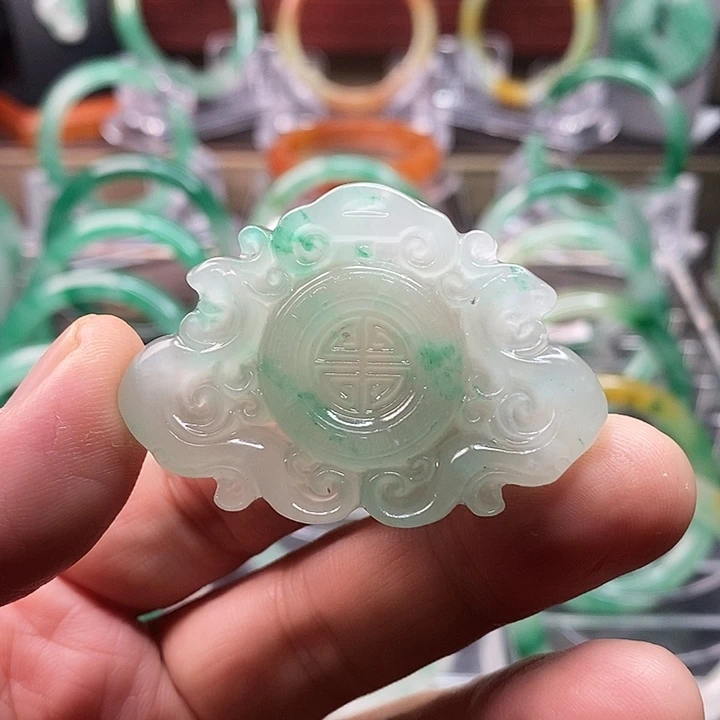 石英质玉颈饰未镶嵌