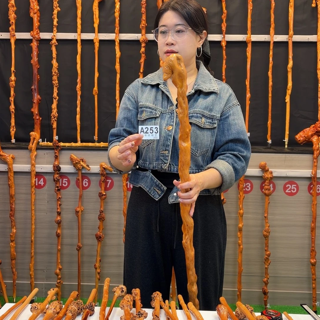 寒***活黑果木拐杖手把件253