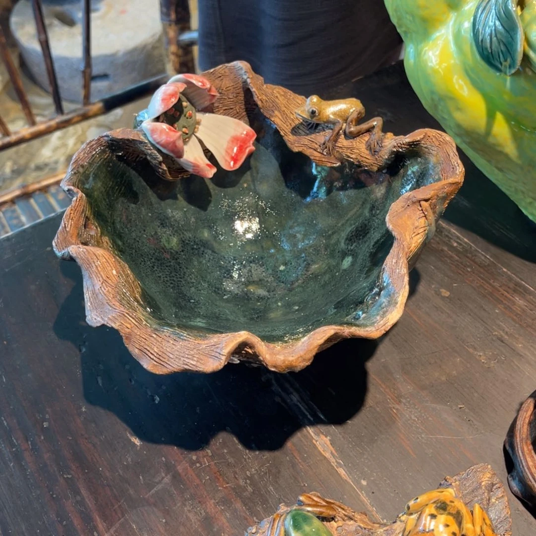 陶艺作品青蛙荷叶花盆