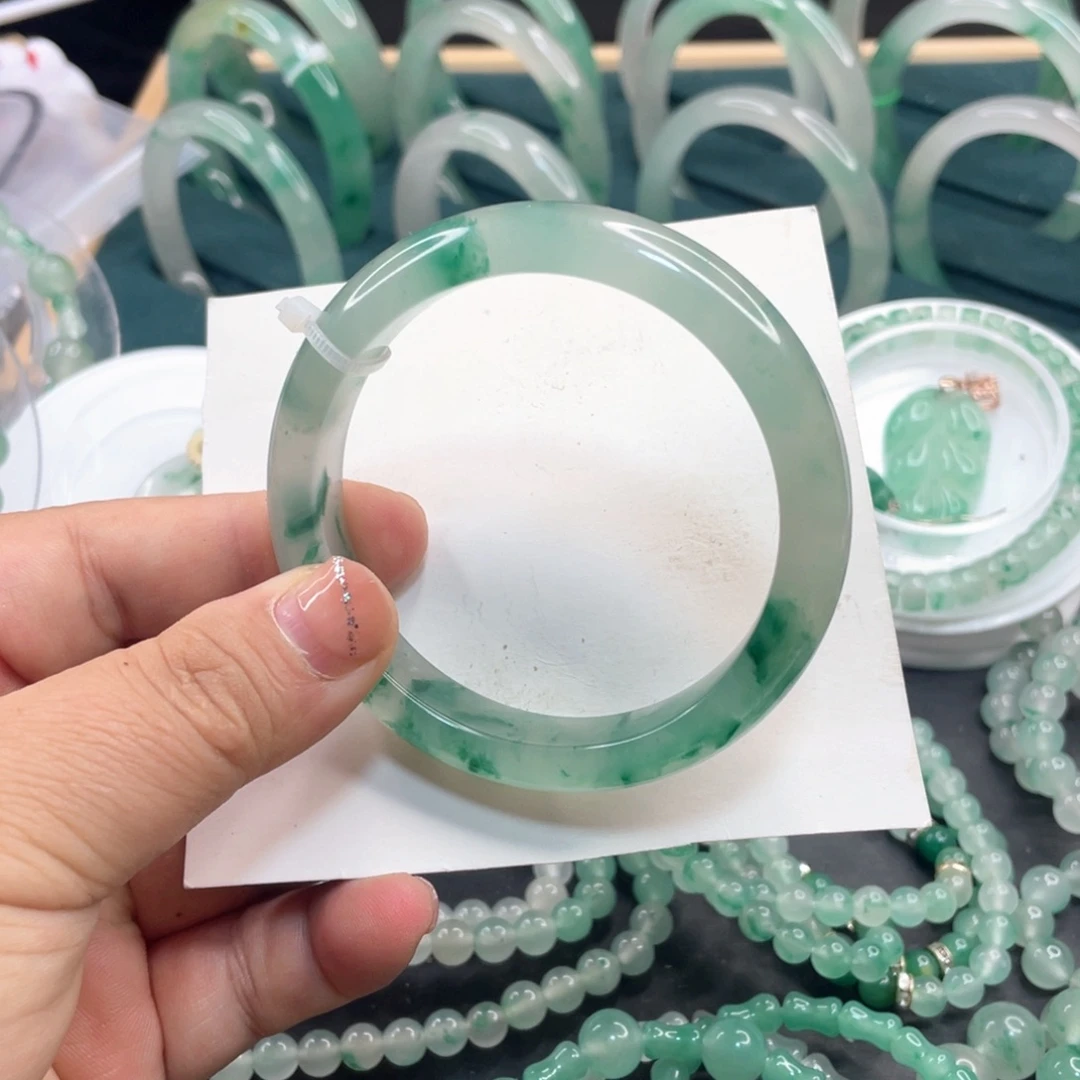 石英质玉未镶嵌手镯