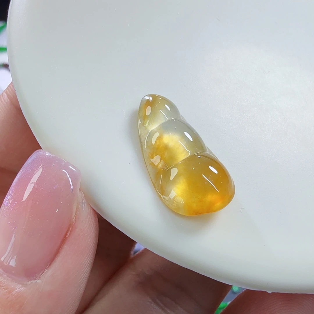 翡翠未镶嵌颈饰裸石