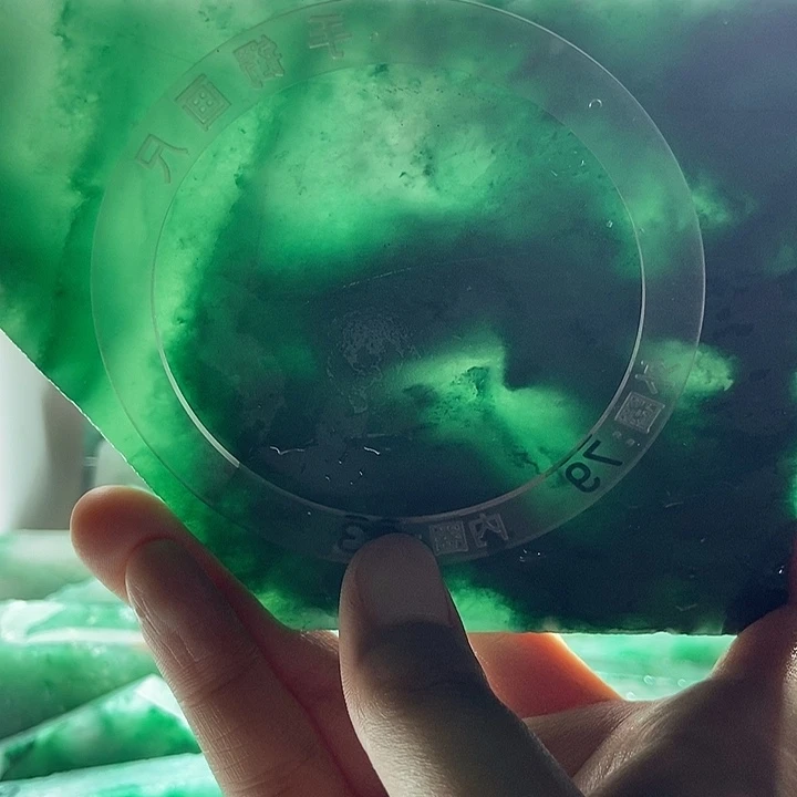 雪***辉定制石英质玉（非洲翠）