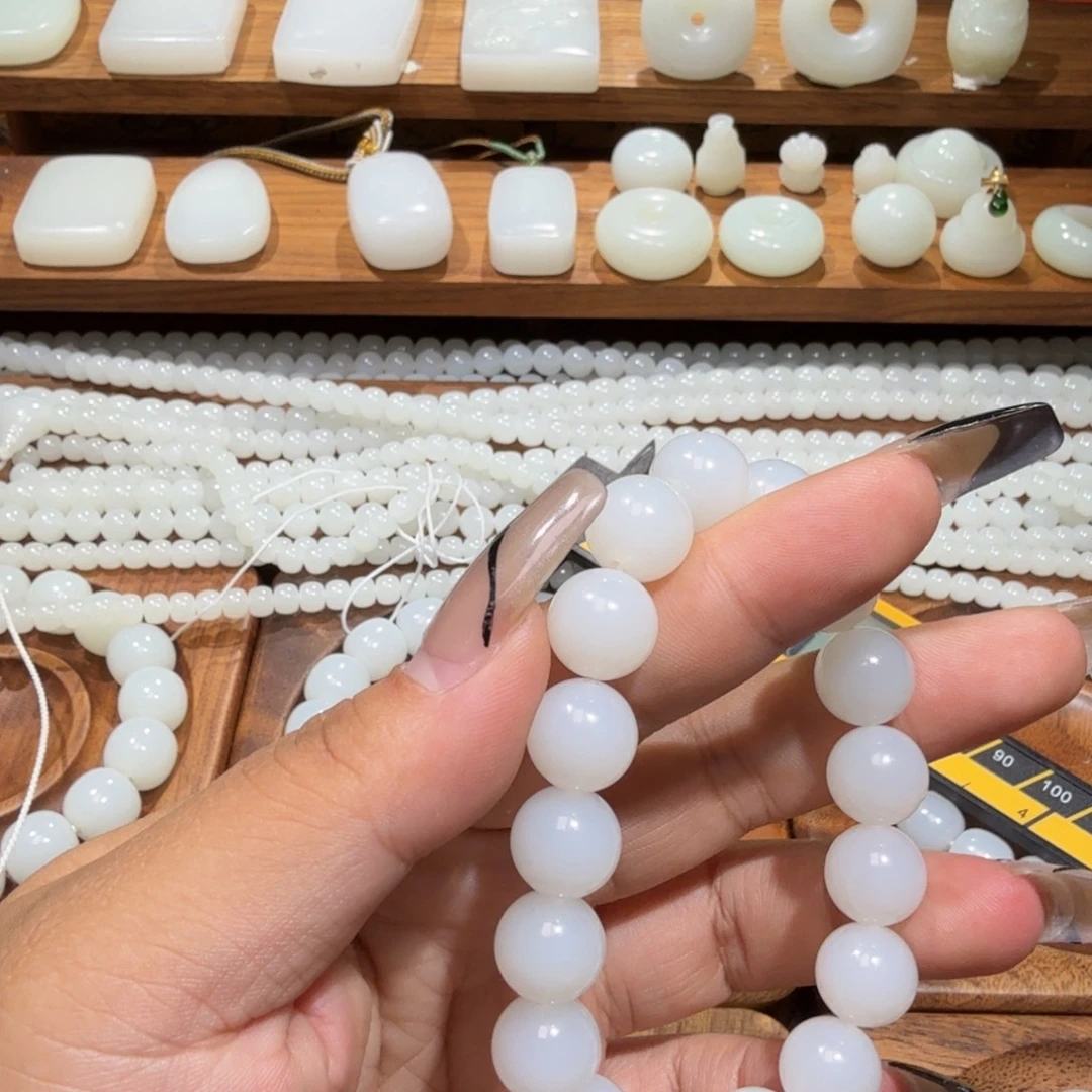 爱***沫和田玉未镶嵌手链