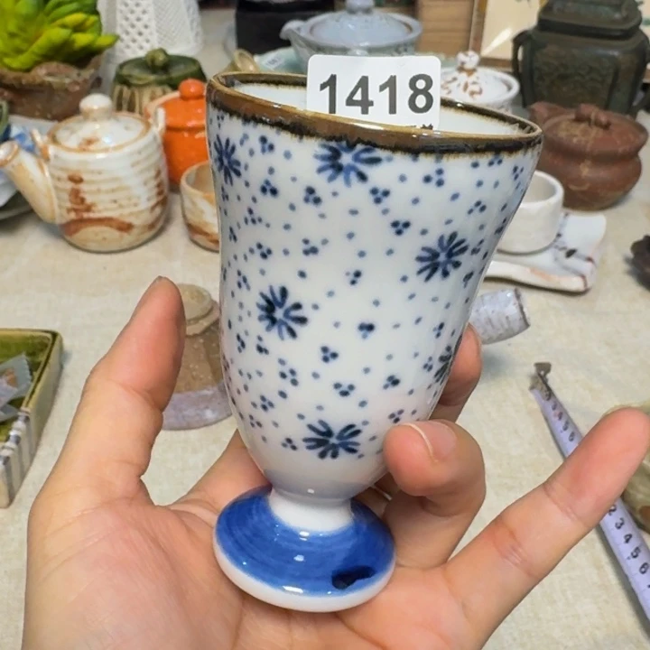 陶泥一个高足杯子