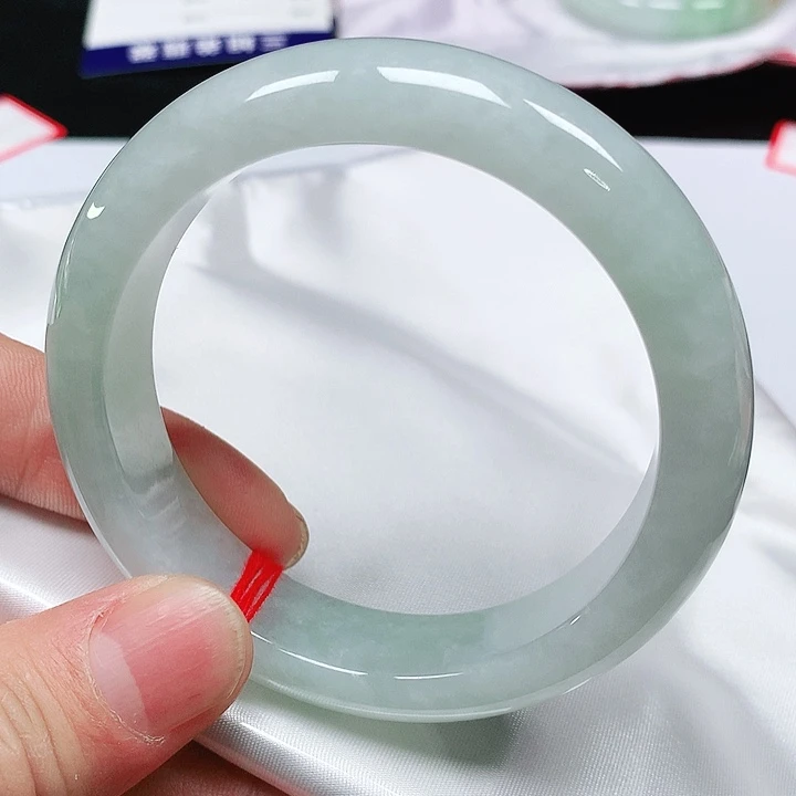 翡翠手镯未镶嵌翡翠手镯未镶嵌