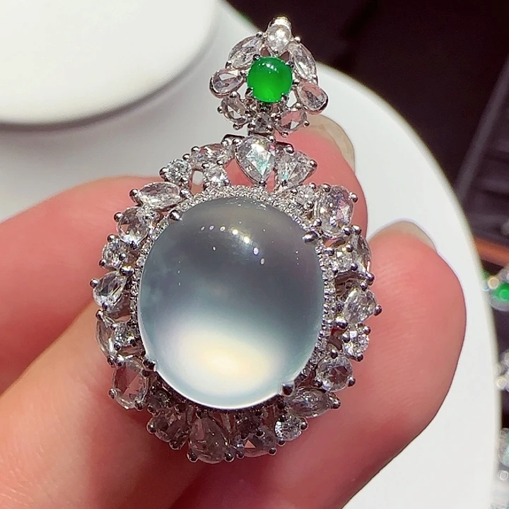 18K金镶嵌戒指翡翠戒指