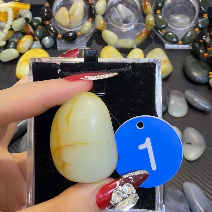 和田玉（糖玉）未镶嵌挂件