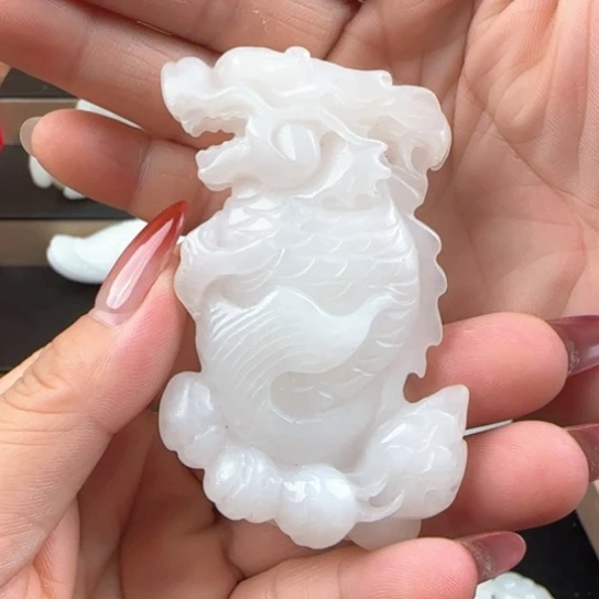 颈饰未镶嵌和田玉（糖玉）