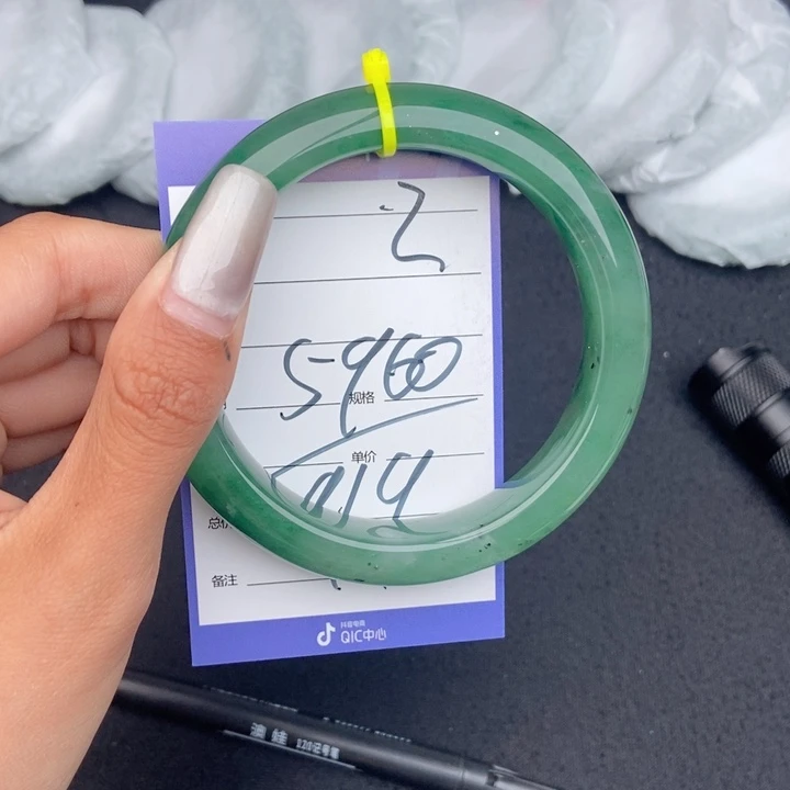 石英质玉（非洲翠）手镯未镶嵌