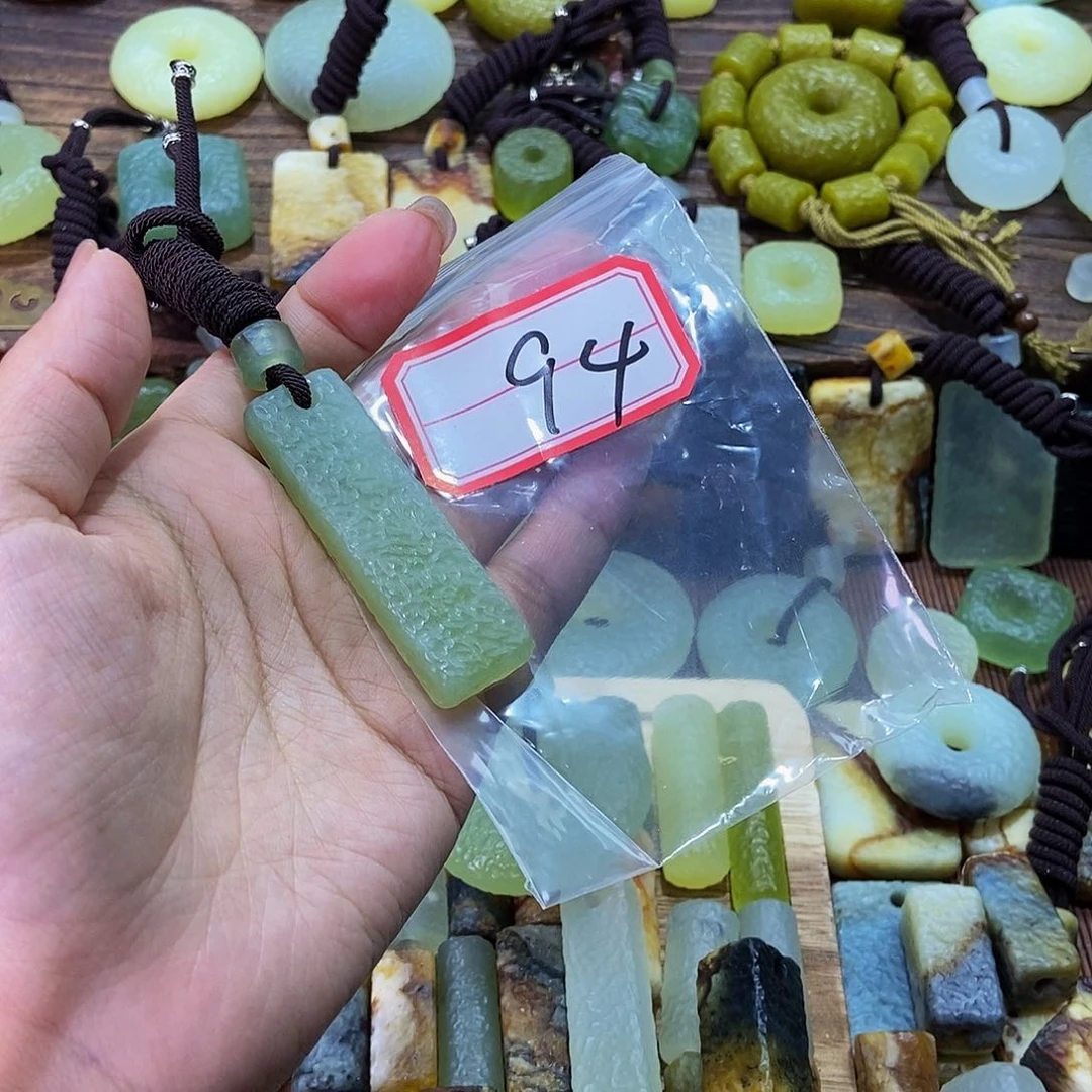 蛇纹石玉未镶嵌挂件罗****塔