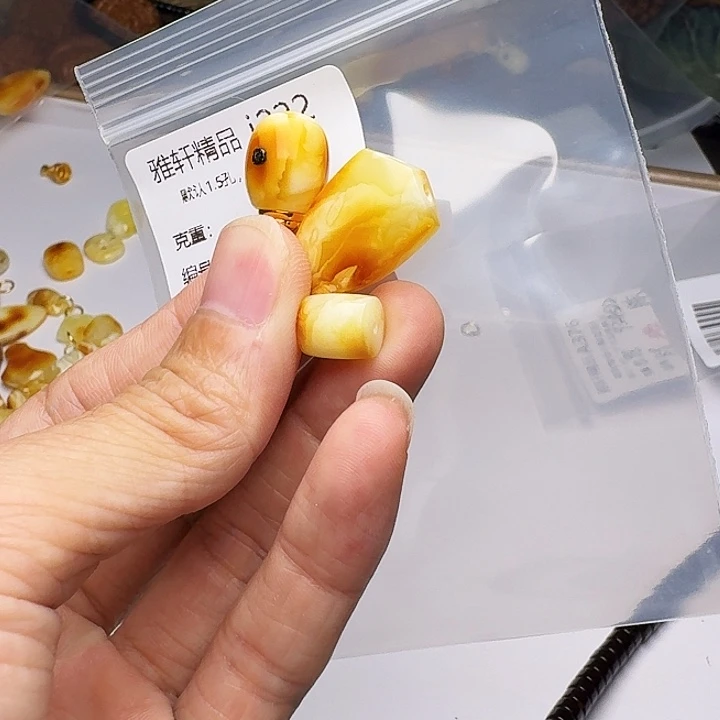 琥珀未镶嵌裸石琥珀