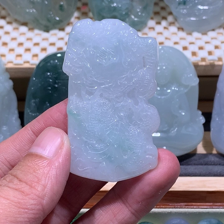 翡翠未镶嵌颈饰/炸/龙牌