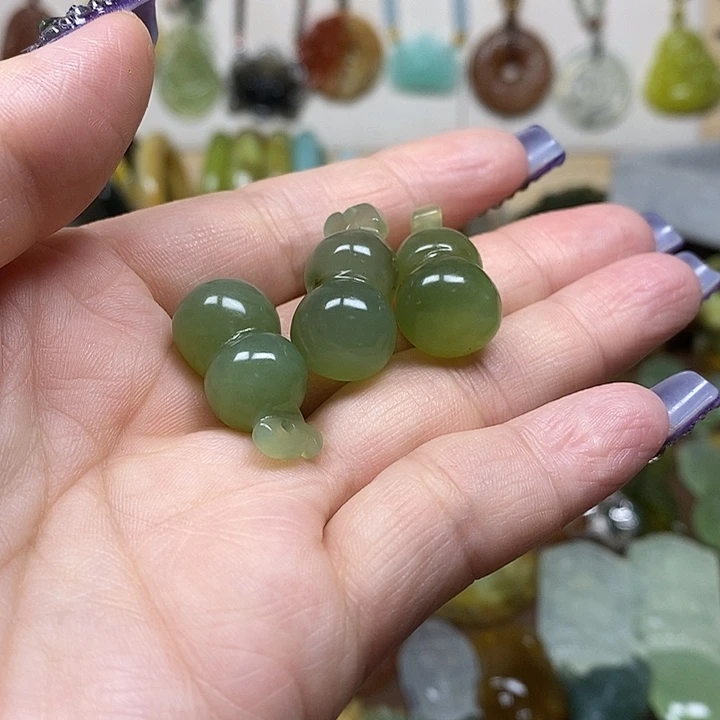 蛇纹石玉吊坠未镶嵌