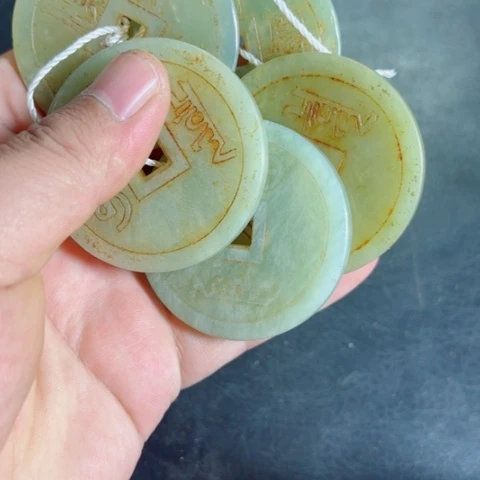 白玉菩提吊坠一个