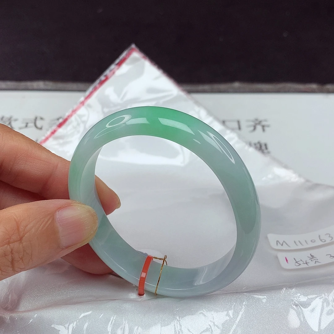 翡翠手镯未镶嵌54贵1063