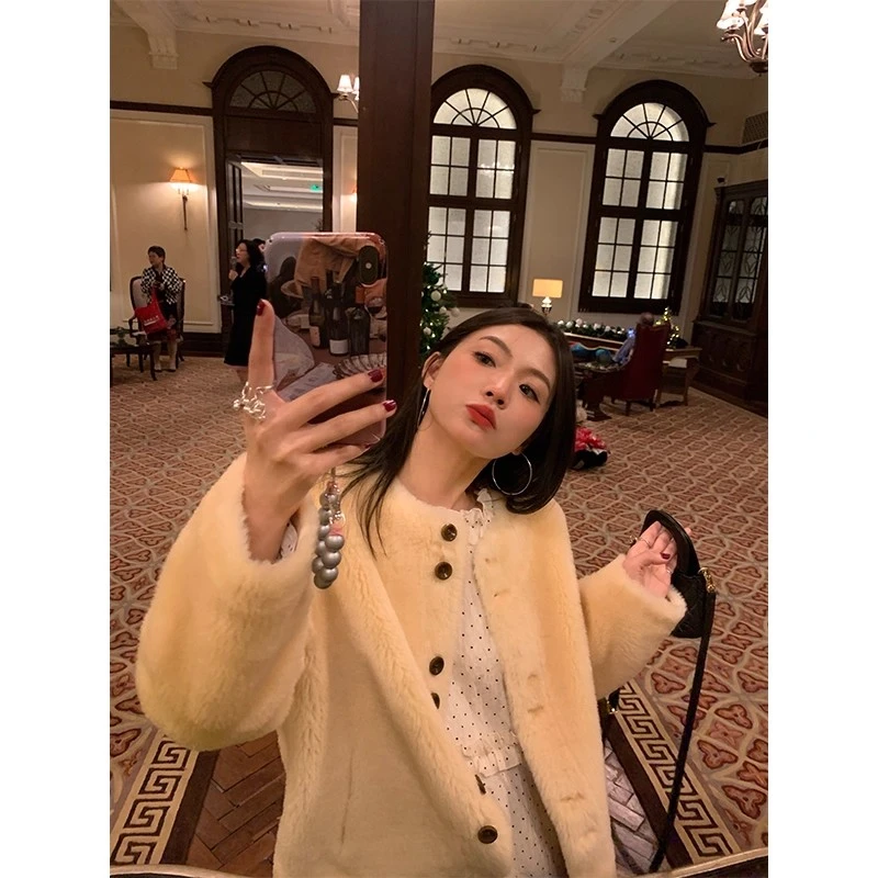 2025新款皮毛一体外套女保暖仿羊羔毛外套短款时尚冬季款毛毛上衣