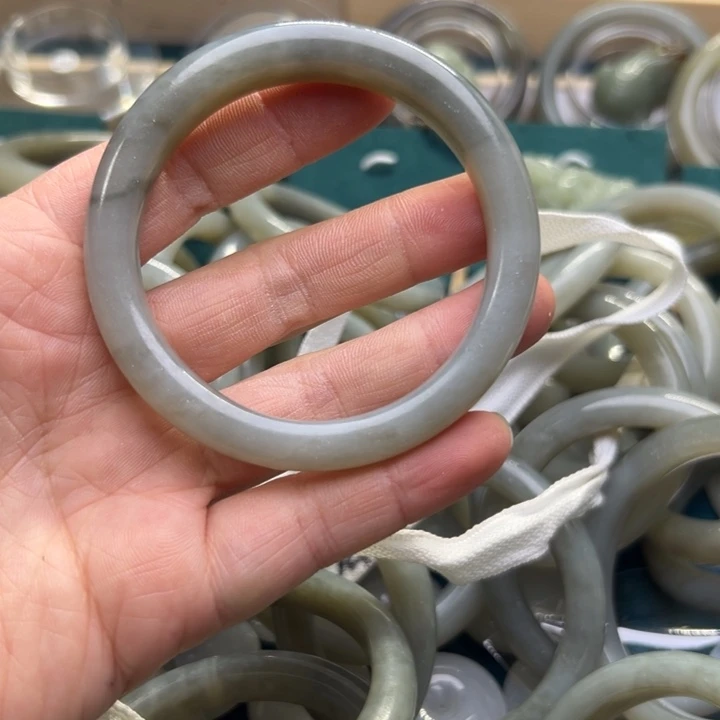 和田玉手镯未镶嵌57.1圈围9016