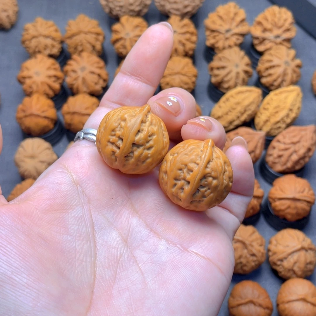 核桃文玩把件玉化小元宝