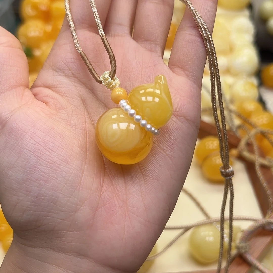 琥珀未镶嵌颈饰蜜蜡