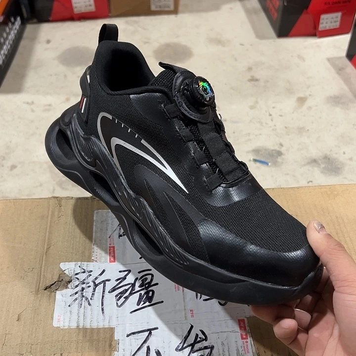 纽扣44码防砸防刺劳保鞋。
