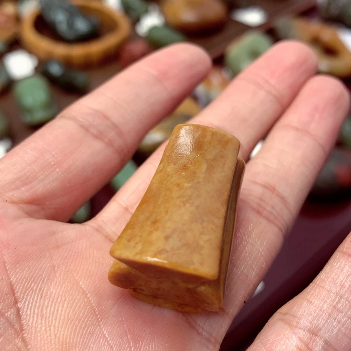 和田玉未镶嵌珠宝奇石