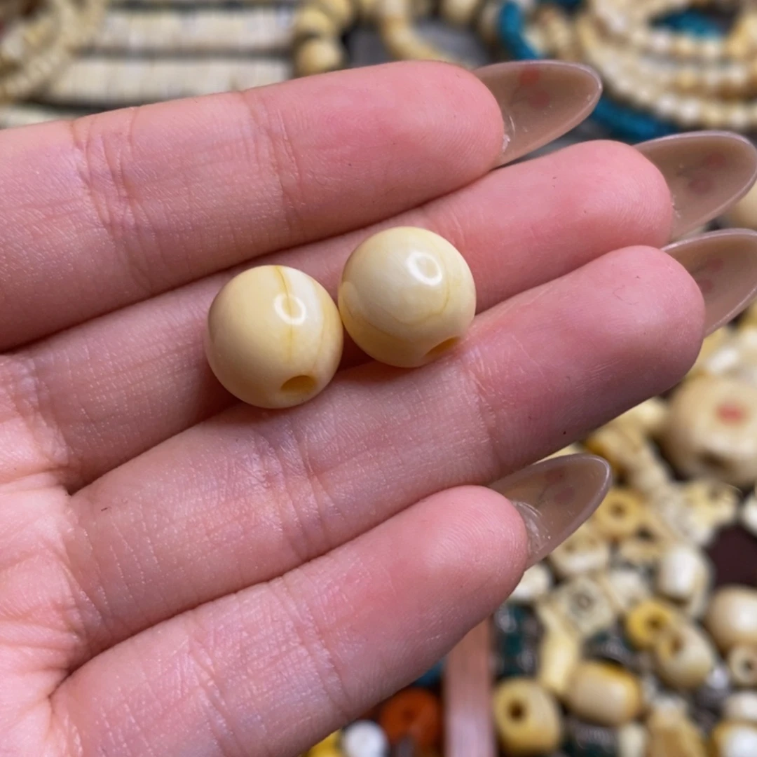 藏传文玩高白珠子1.2一对漏价