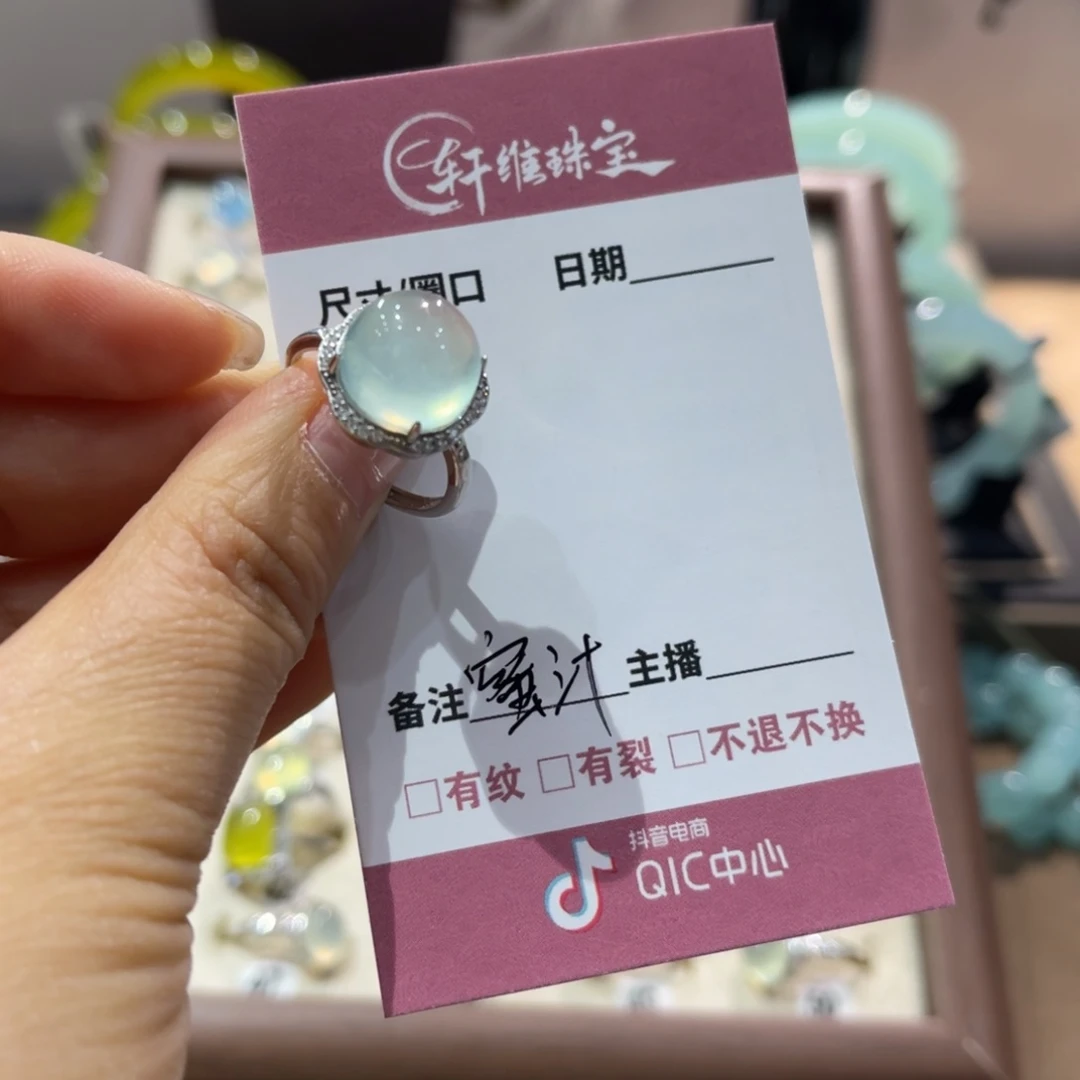 蛇纹石玉手镯未镶嵌蜜**笑