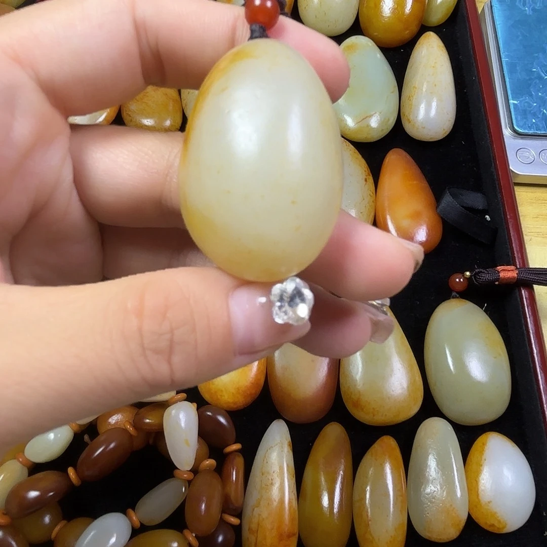 和田玉未镶嵌颈饰隔**王