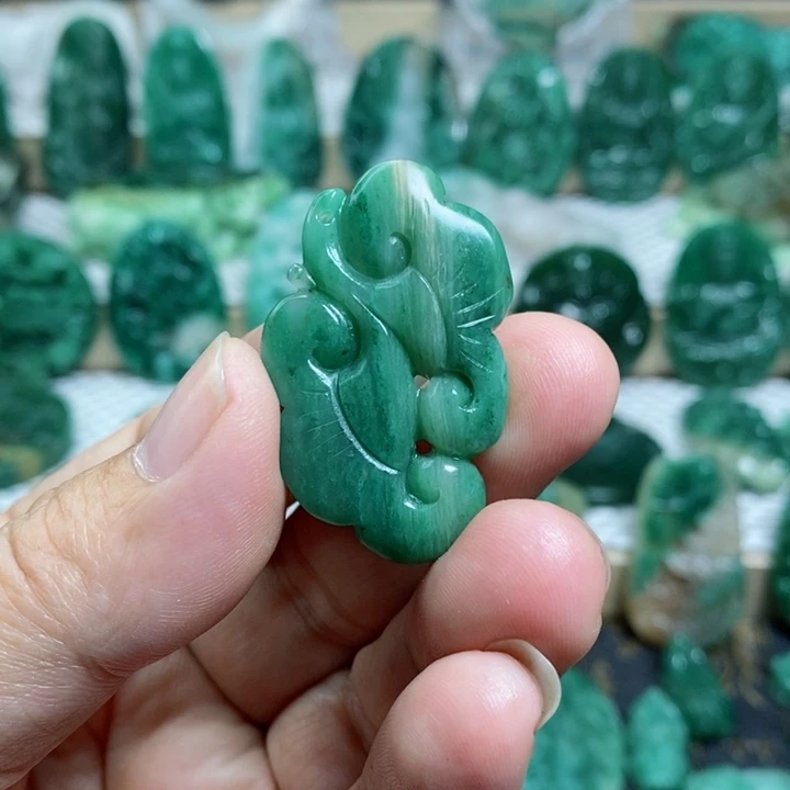 未镶嵌独山玉颈饰