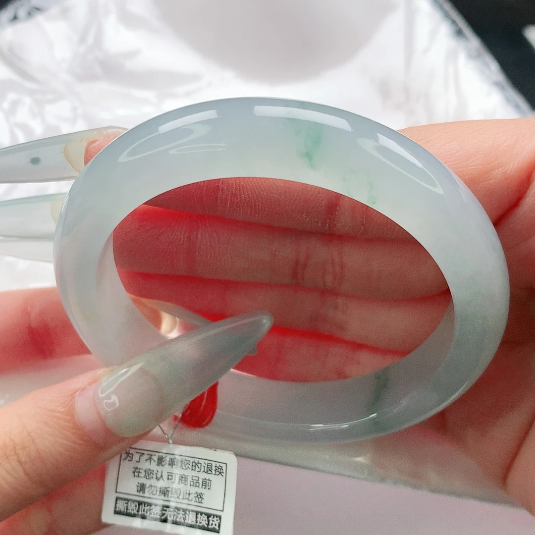 翡翠手镯未镶嵌55圈