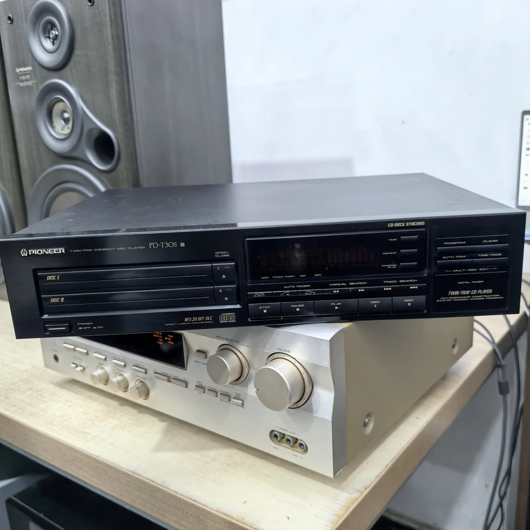 9新  XF纯CD播放器，正常使用，邮费自理