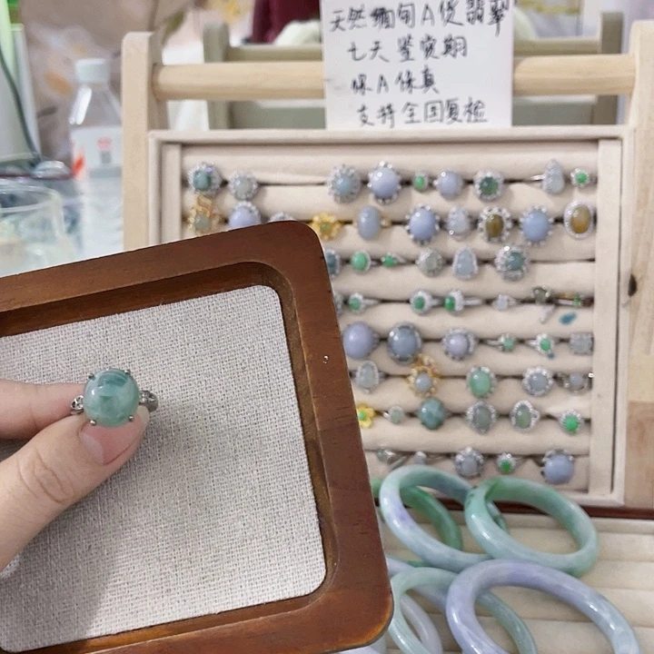 翡翠未镶嵌颈饰天然翡翠A货