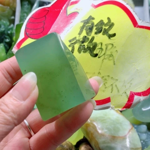 蛇纹石玉未镶嵌手把件那**怪
