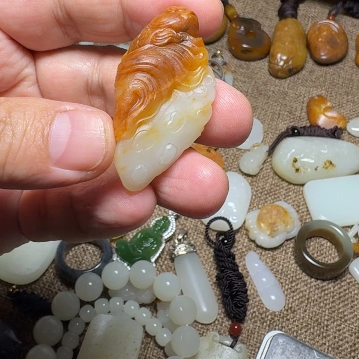 和田玉（糖玉）未镶嵌颈饰