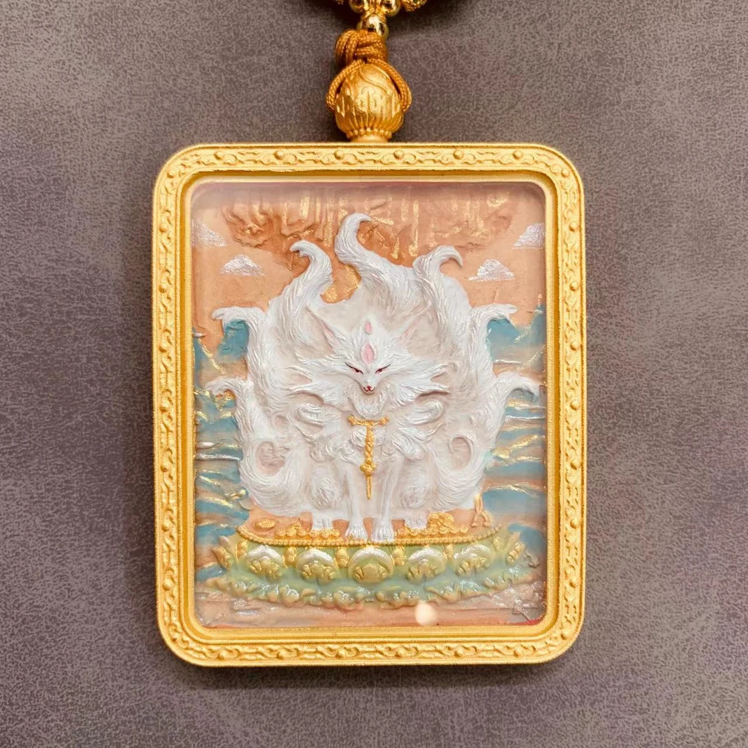 唐卡狐仙正面手绘泥塑外框铜镀金