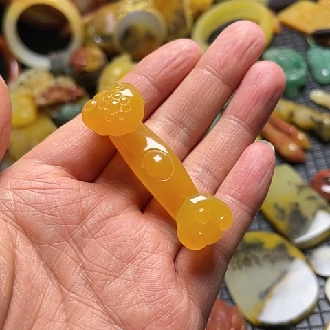 石英质玉（黄龙玉）未镶嵌颈饰