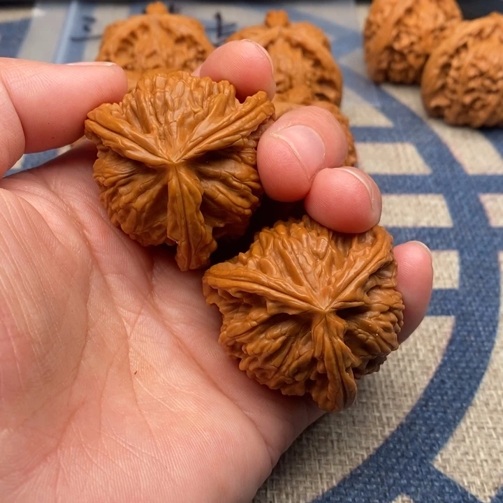 吊坠文玩核桃冰*?三棱