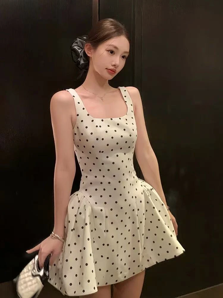 虞书欣jennie同款法式辣妹波点方领高腰收腰连衣裙气质吊带短裙子
